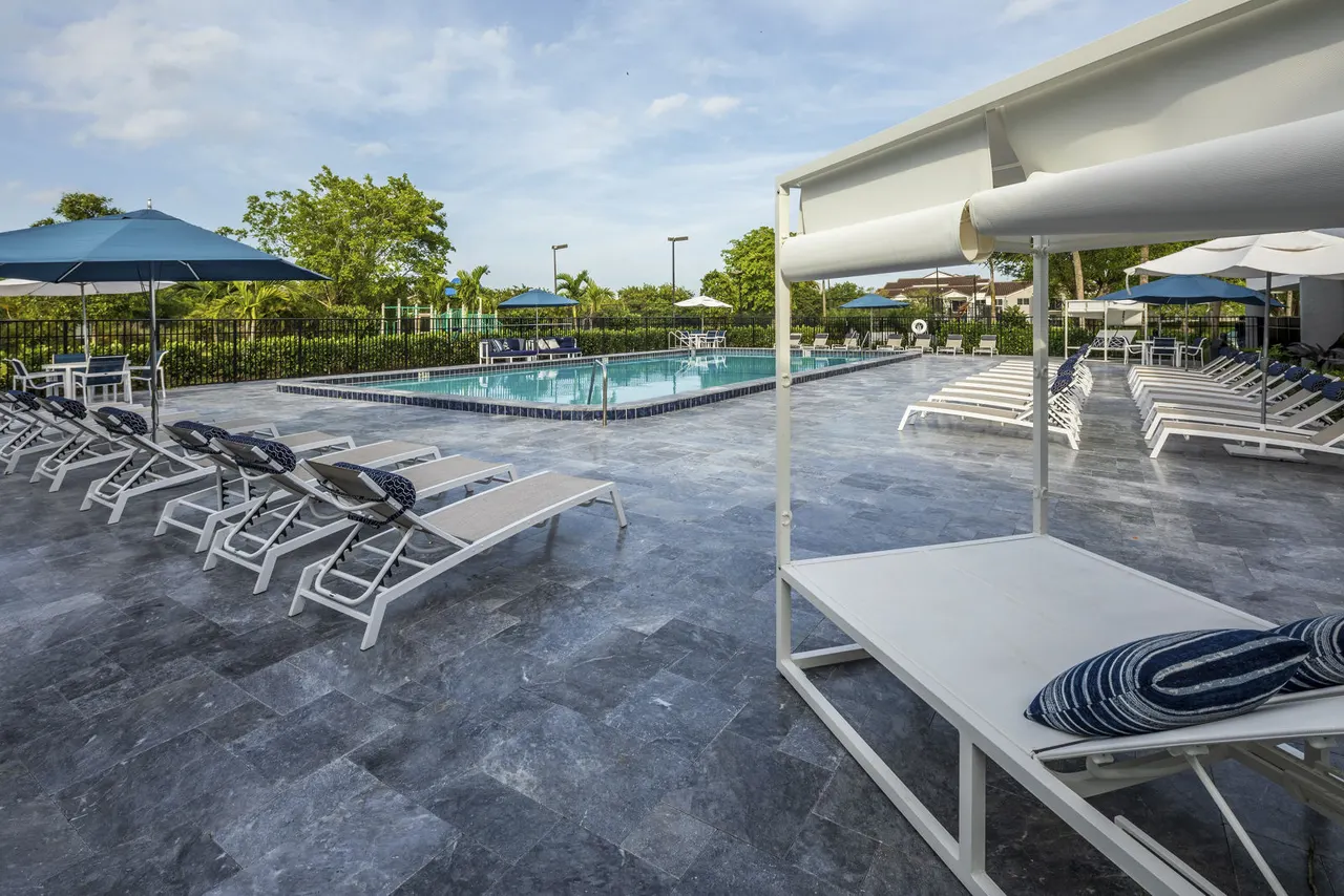 Emerald Bay Club Apartments