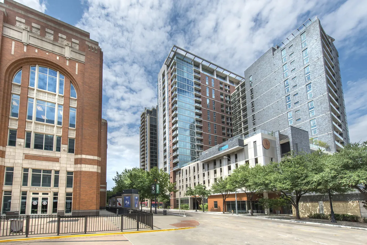 Cirque Residences