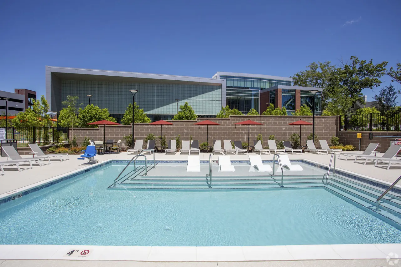 Centro at Pine Nash Apartments