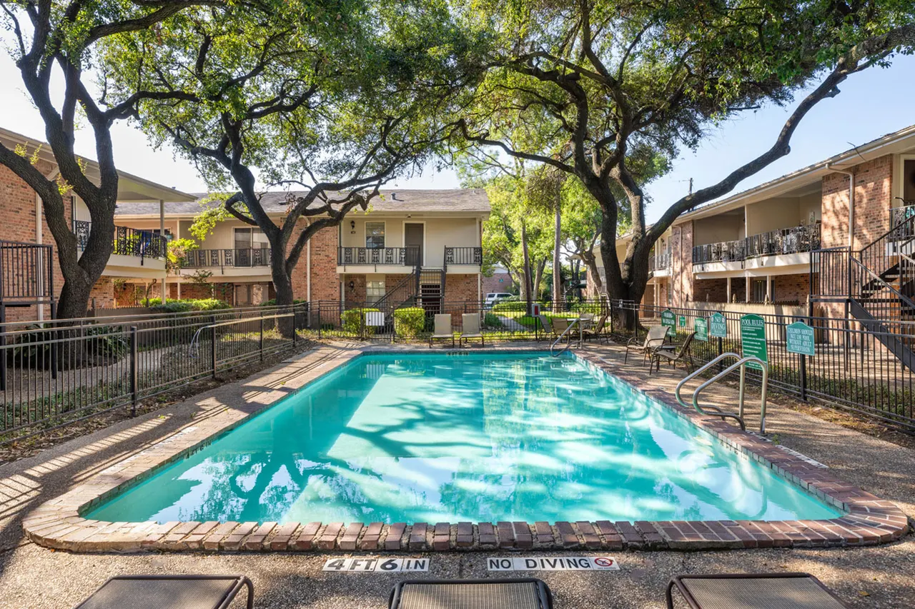 Colony Oaks Apartments