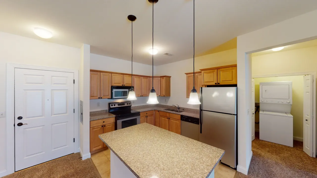 Delafield Lakes Apartments