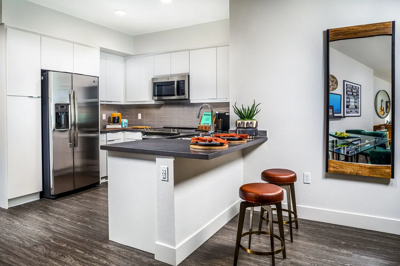 Llewellyn Apartments