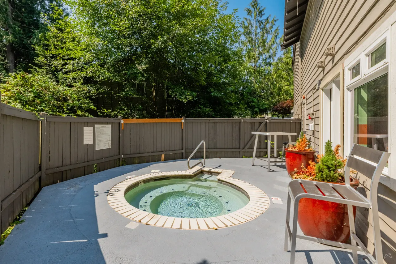 Quartz Creek Apartments