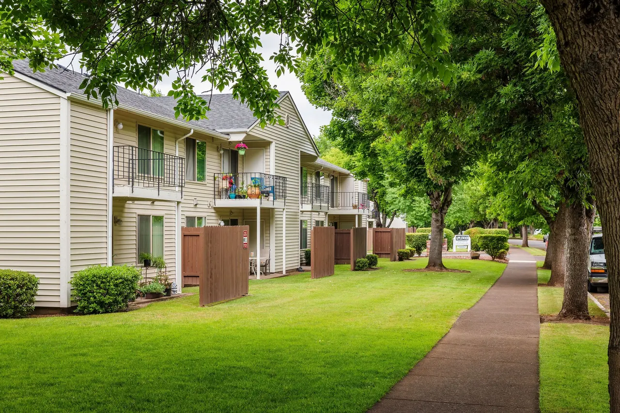 Applewood Apartments