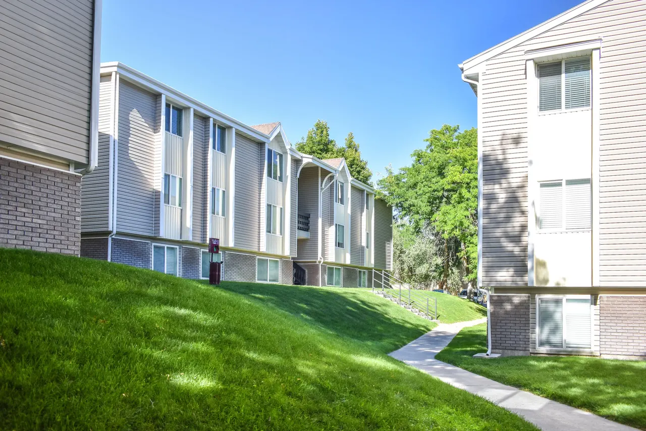 Summit Apartments
