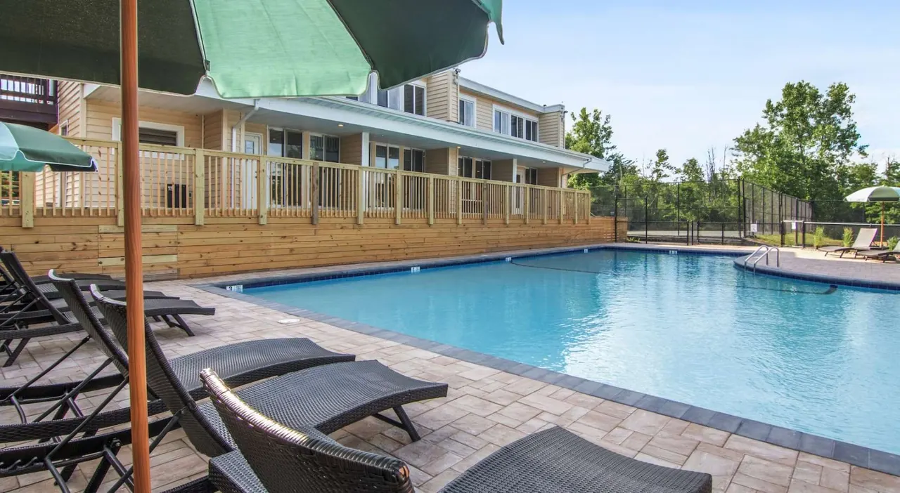 Lakeshore Preserve Apartments