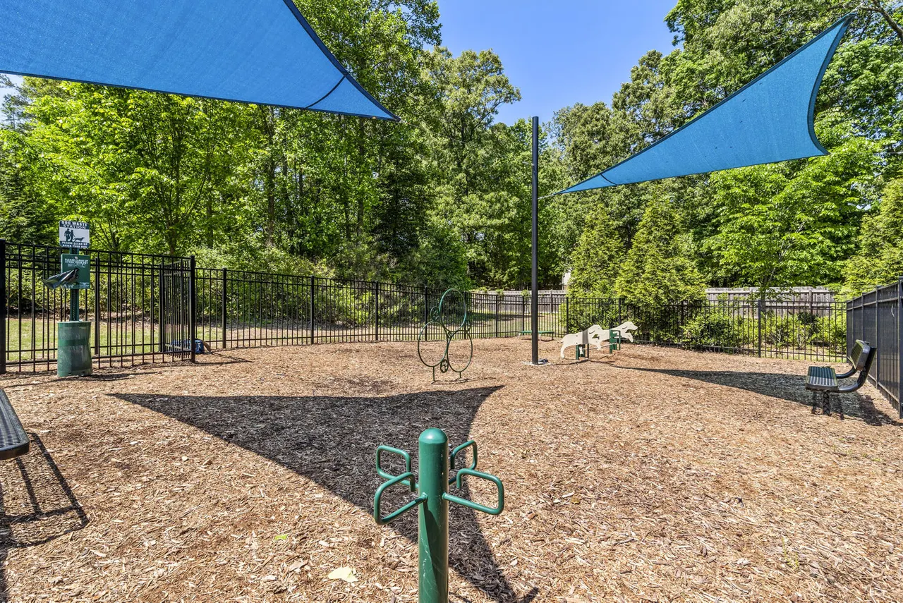 Level at 401 Apartments
