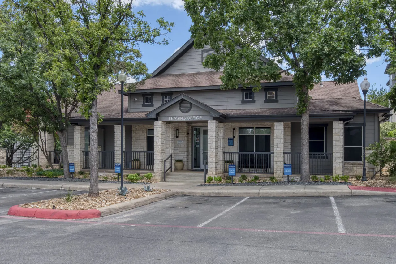 Laurel Canyon Apartments