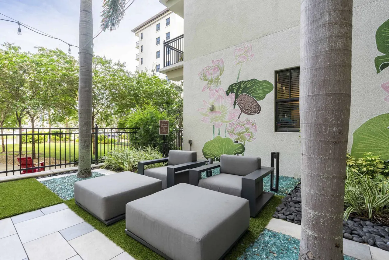 2 Bayshore Luxury Waterfront Apartments