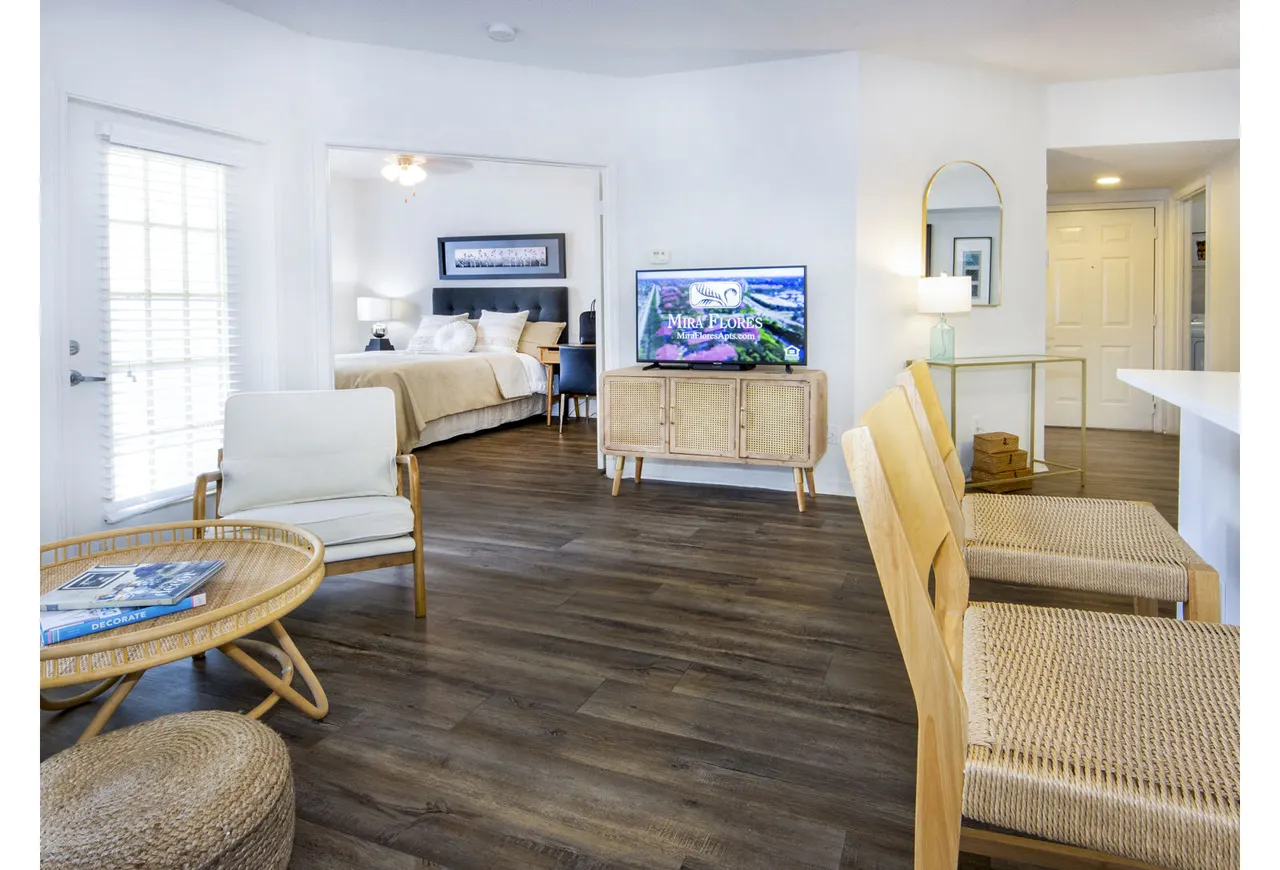 Mira Flores Apartments