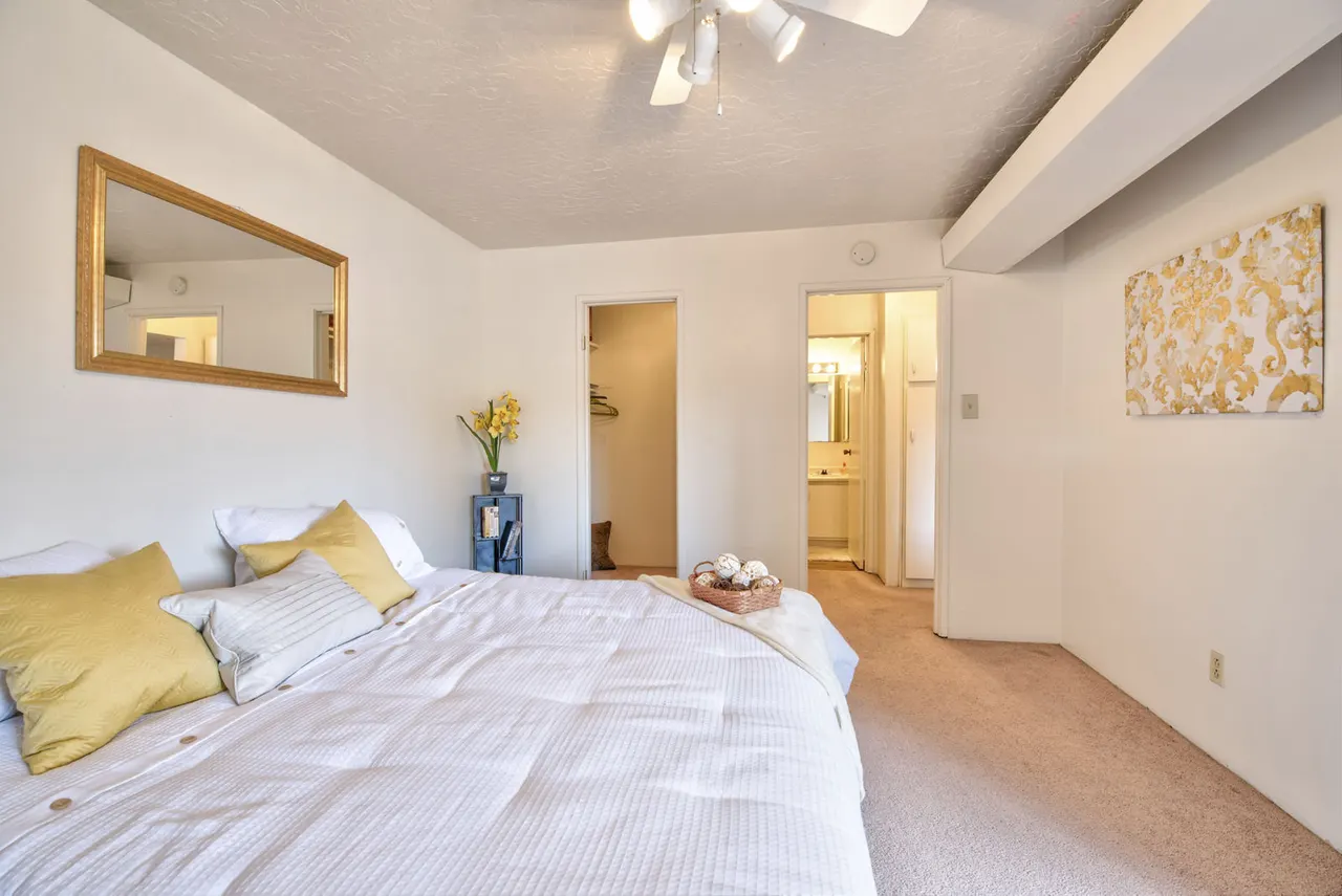 Desert Creek Apartments