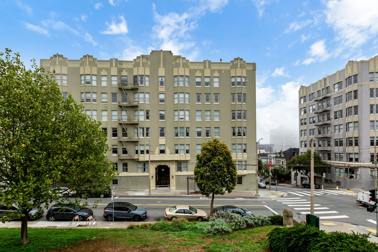 1900 Gough Apartments