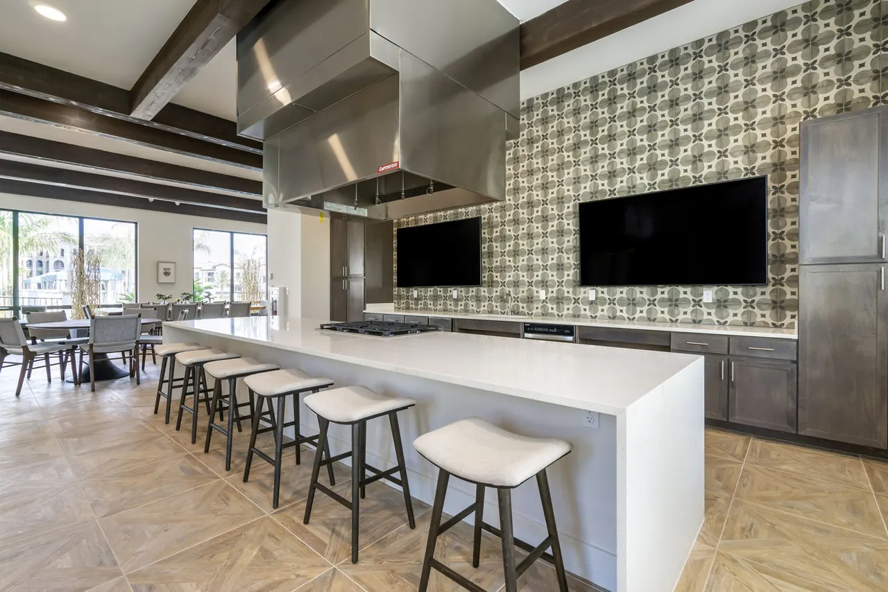 Lago Apartments