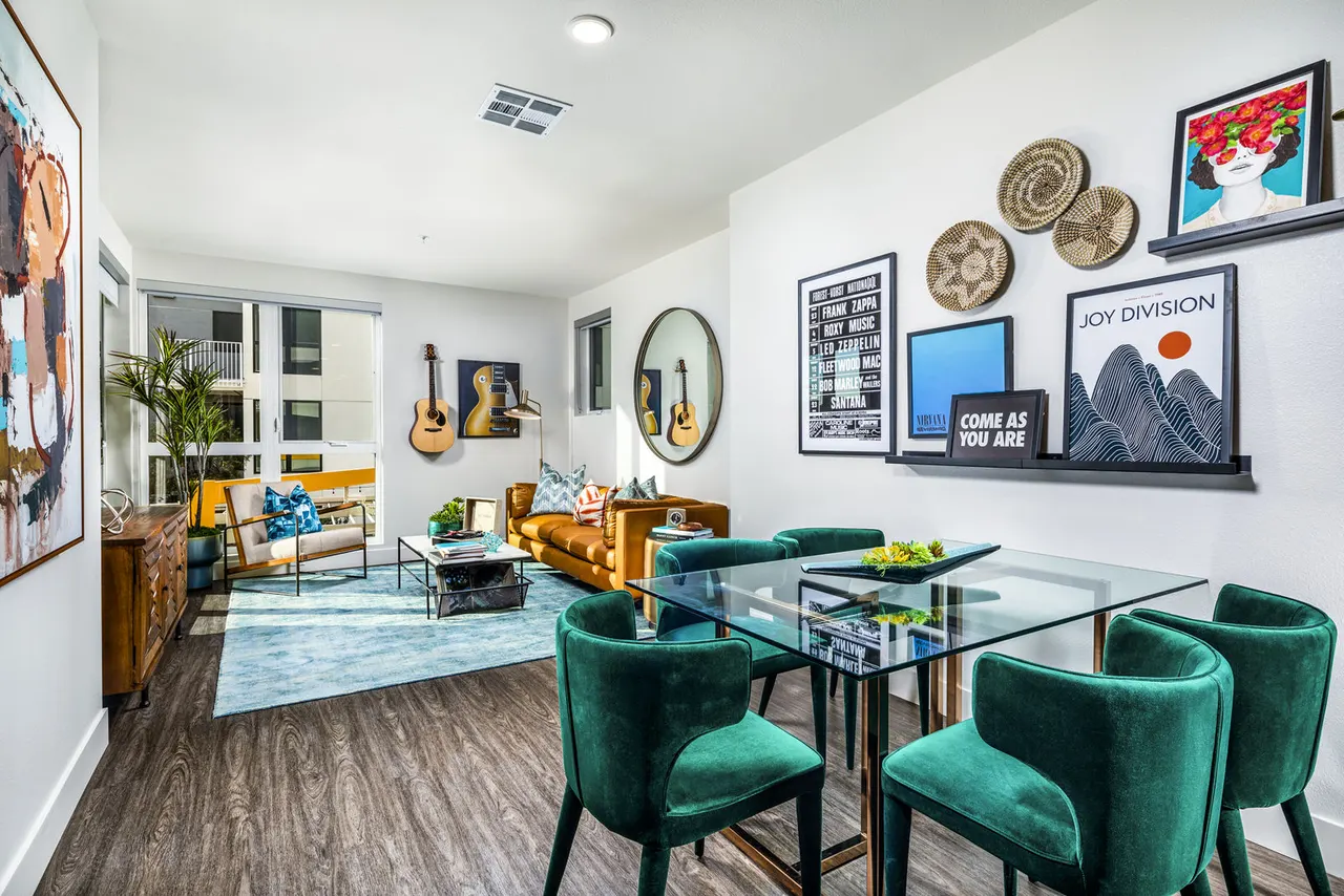 Llewellyn Apartments