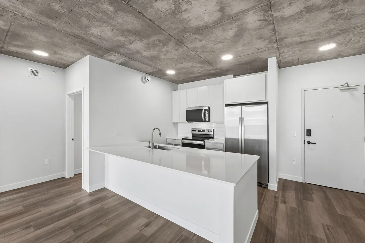 The Lakeview at 333