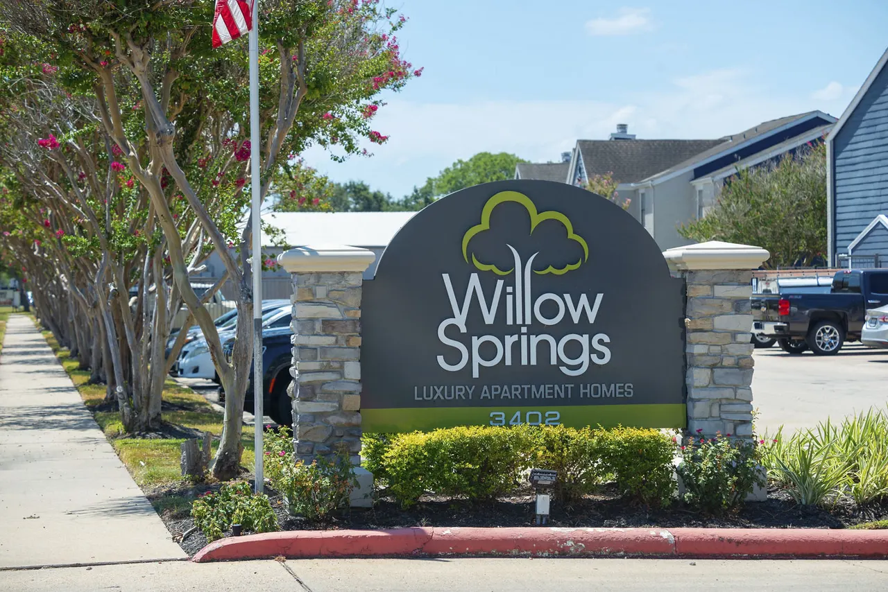 Willow Springs Apartments