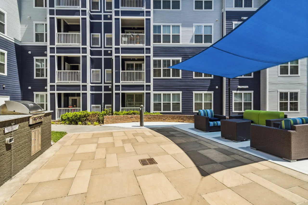 Level at 401 Apartments