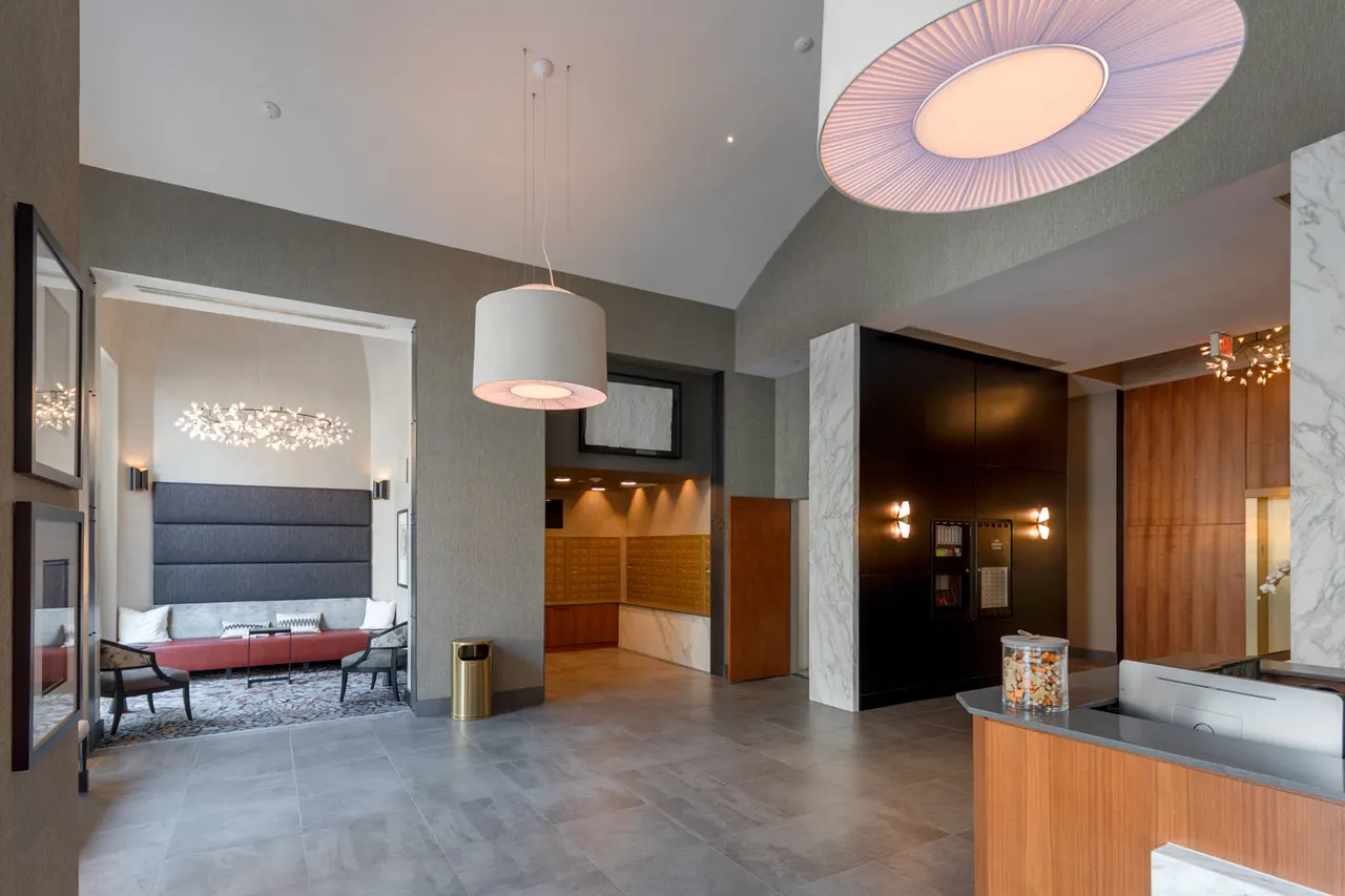 1 City Place Lounge