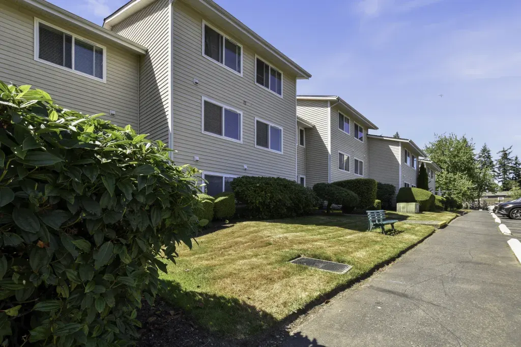 Steel Lake Plaza Apartments