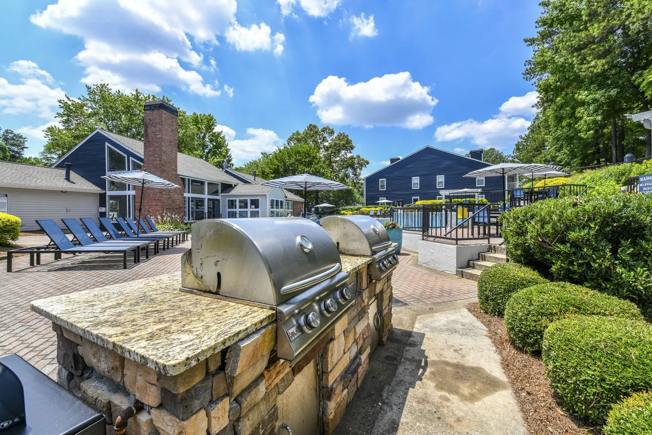 Avana Powers Ferry