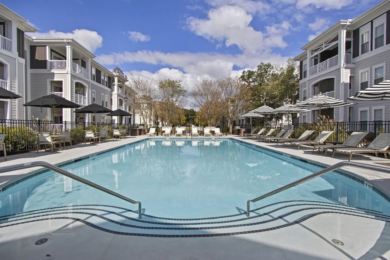 1000 West Apartments