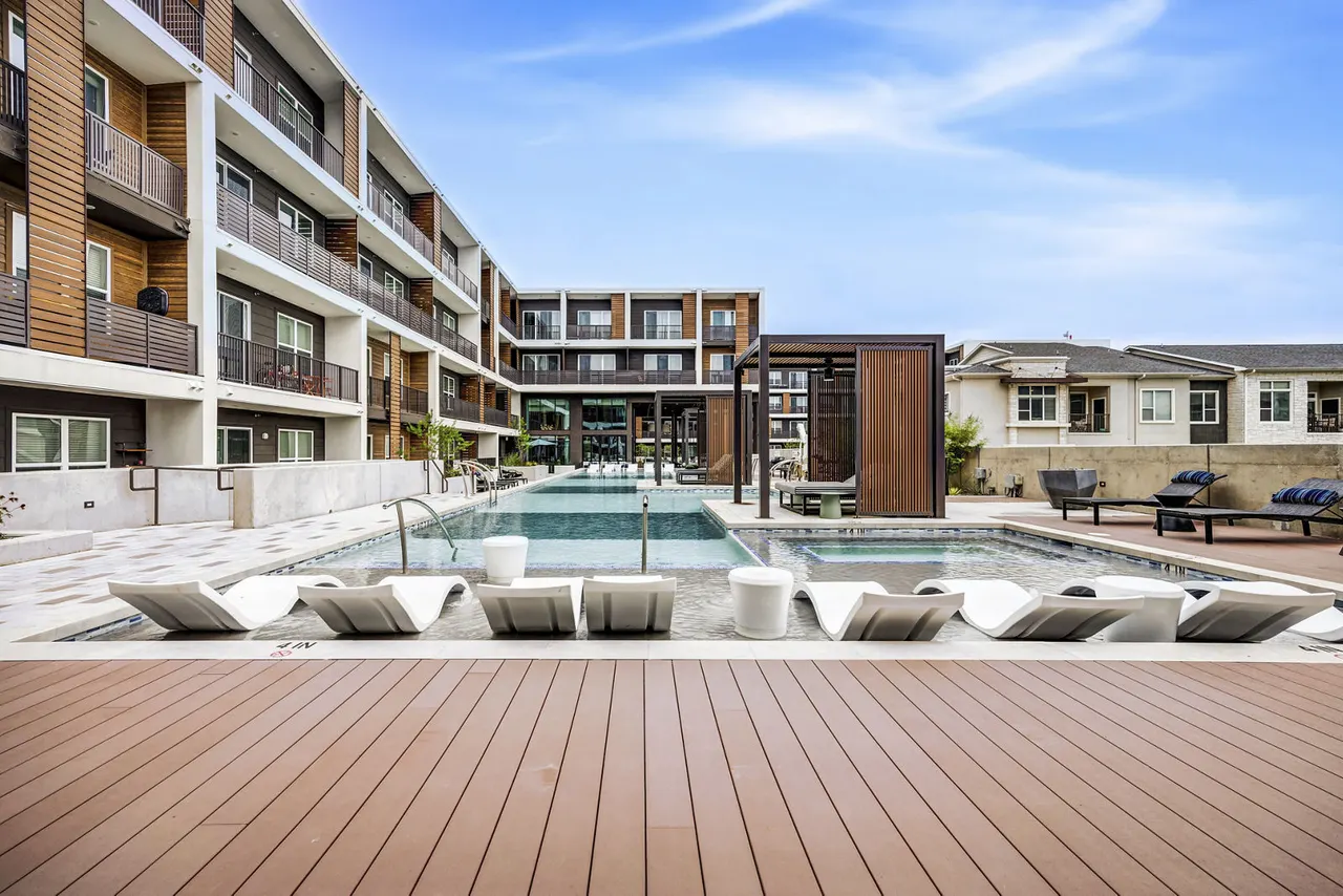 Lakeshore Pearl