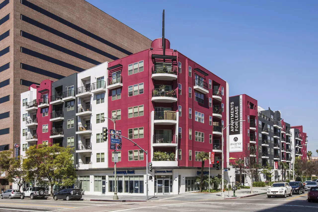 The Pearl on Wilshire Apartments