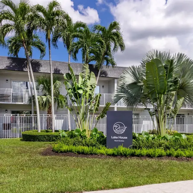 Lake House Apartments