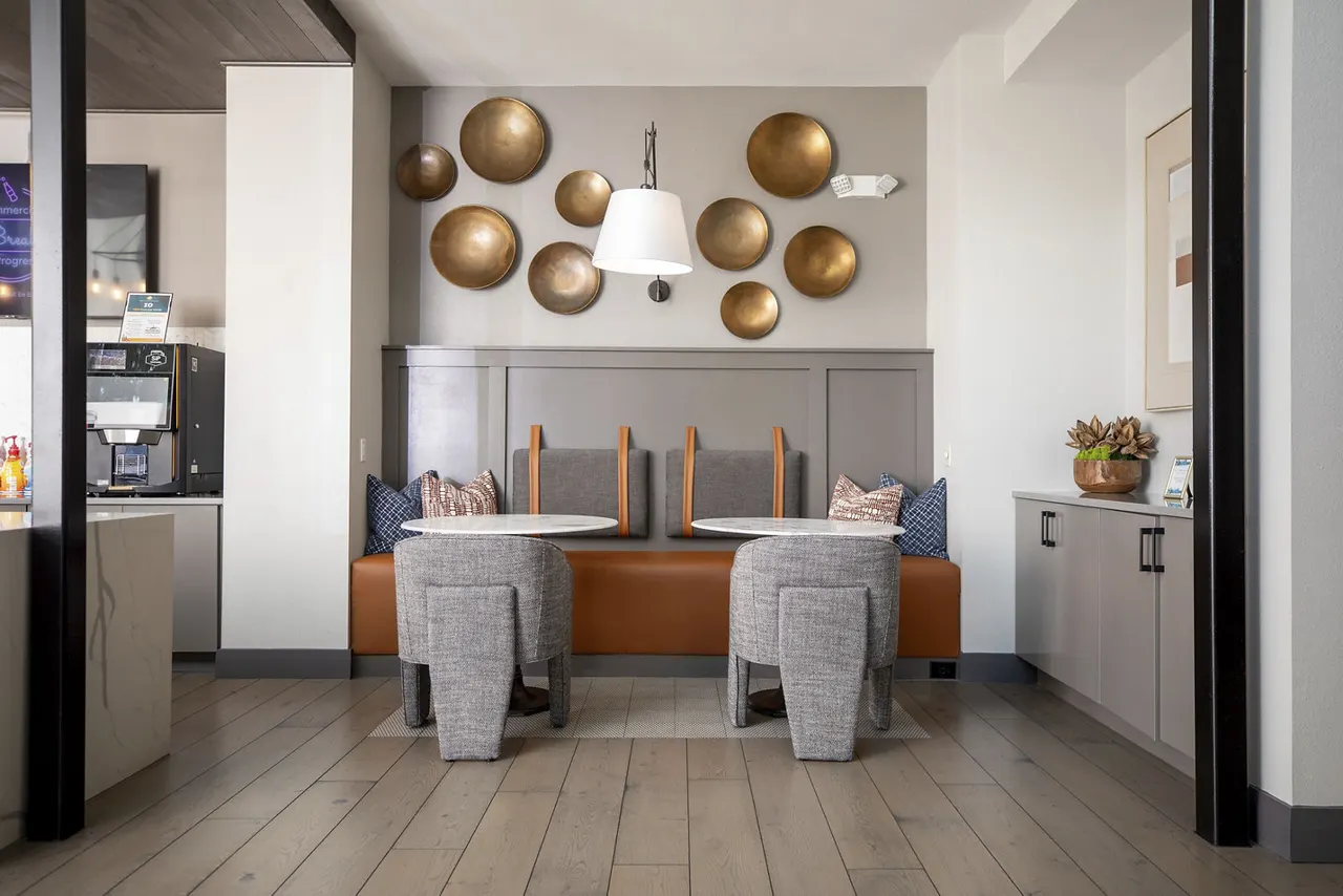 2121 Mid Lane Apartments