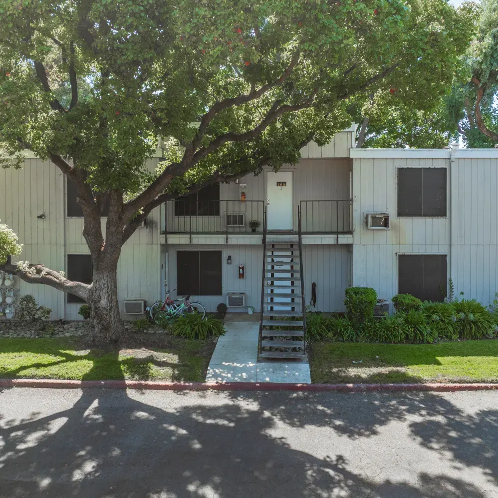 Iron Horse Apartments