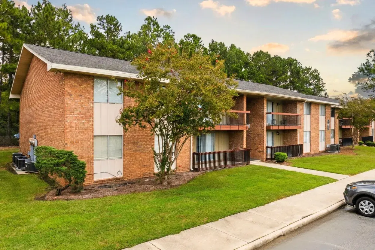 Lakeside Lakeview Apartments