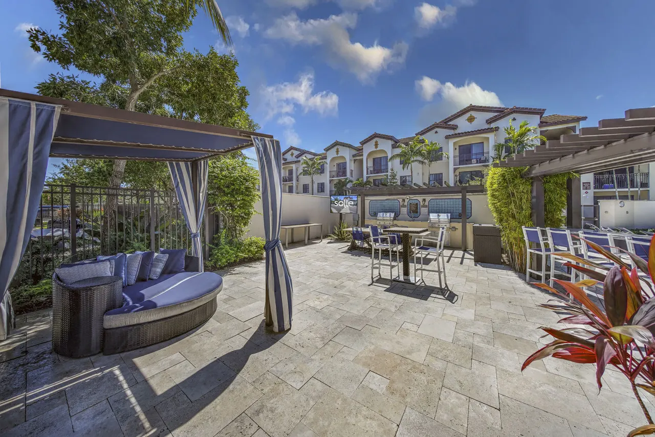 Solle Davie Apartments