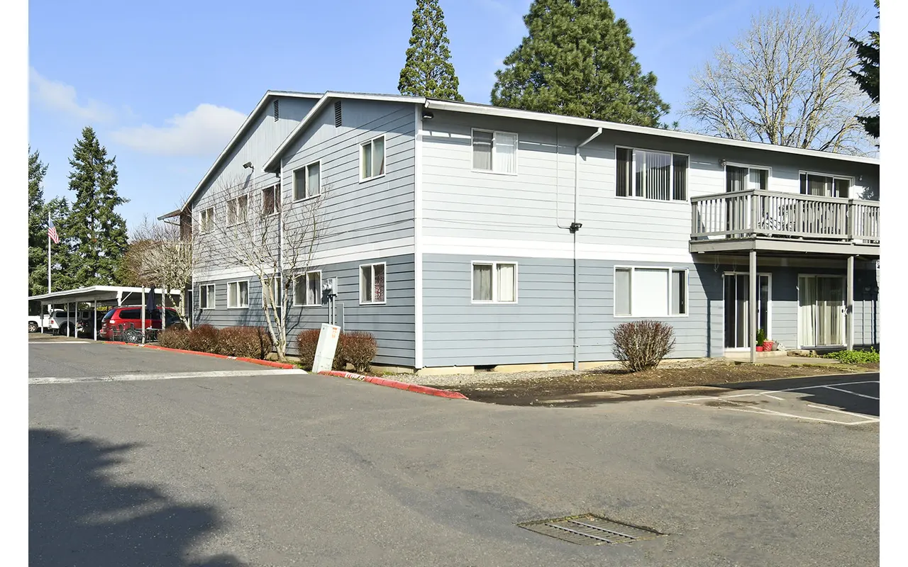 Lake Crest Apartments