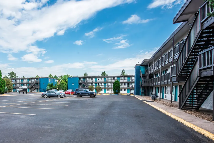 Parkwood Plaza Apartments