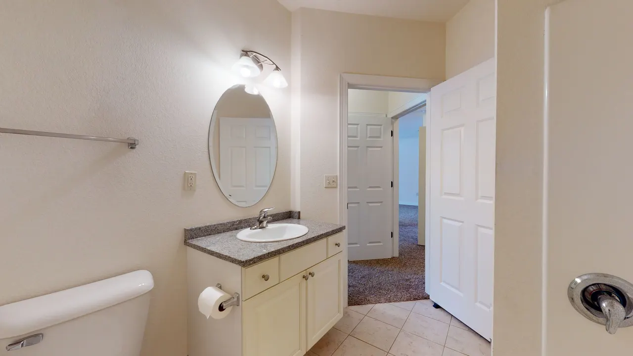 Delafield Lakes Apartments
