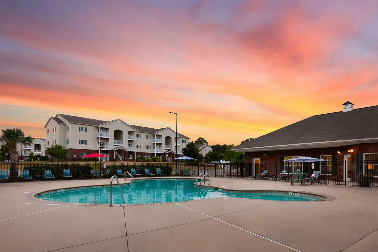 The Summit on 401 Apartments