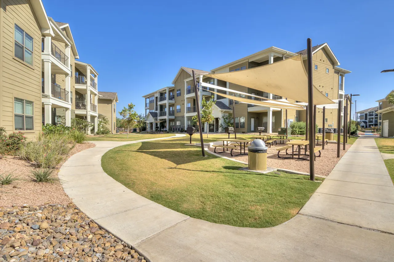 La Contessa Apartments
