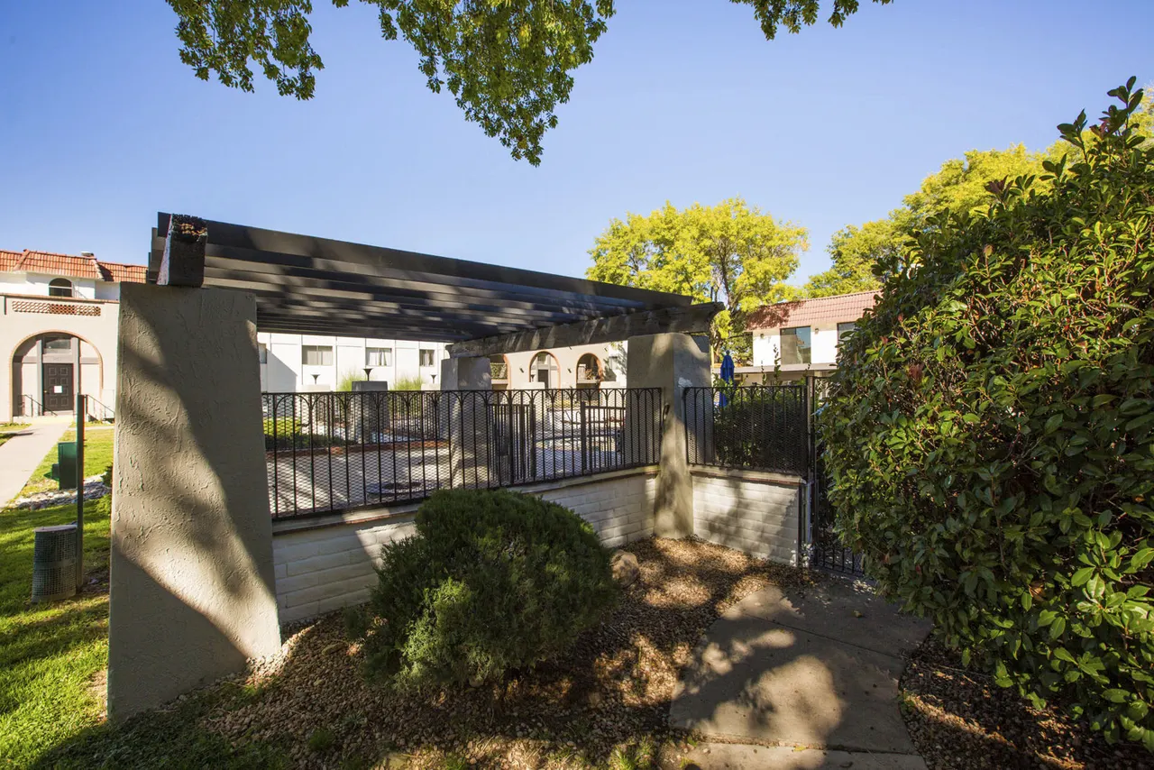 Milo Apartments