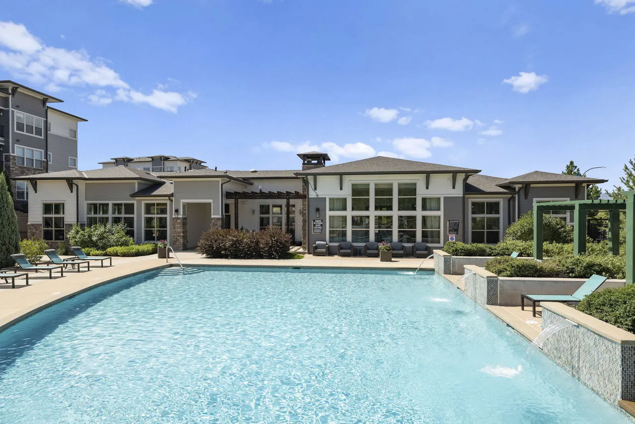 HiLine at Littleton Commons Apartments