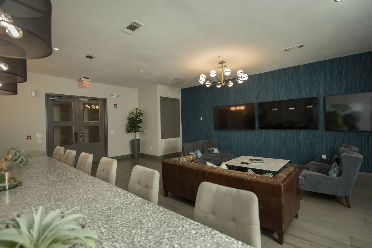 2121 Mid Lane Apartments