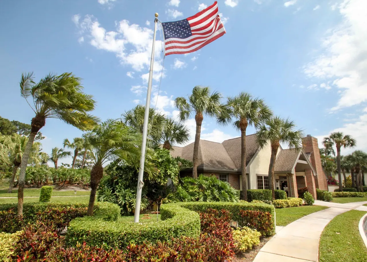 Crystal Pointe Apartments