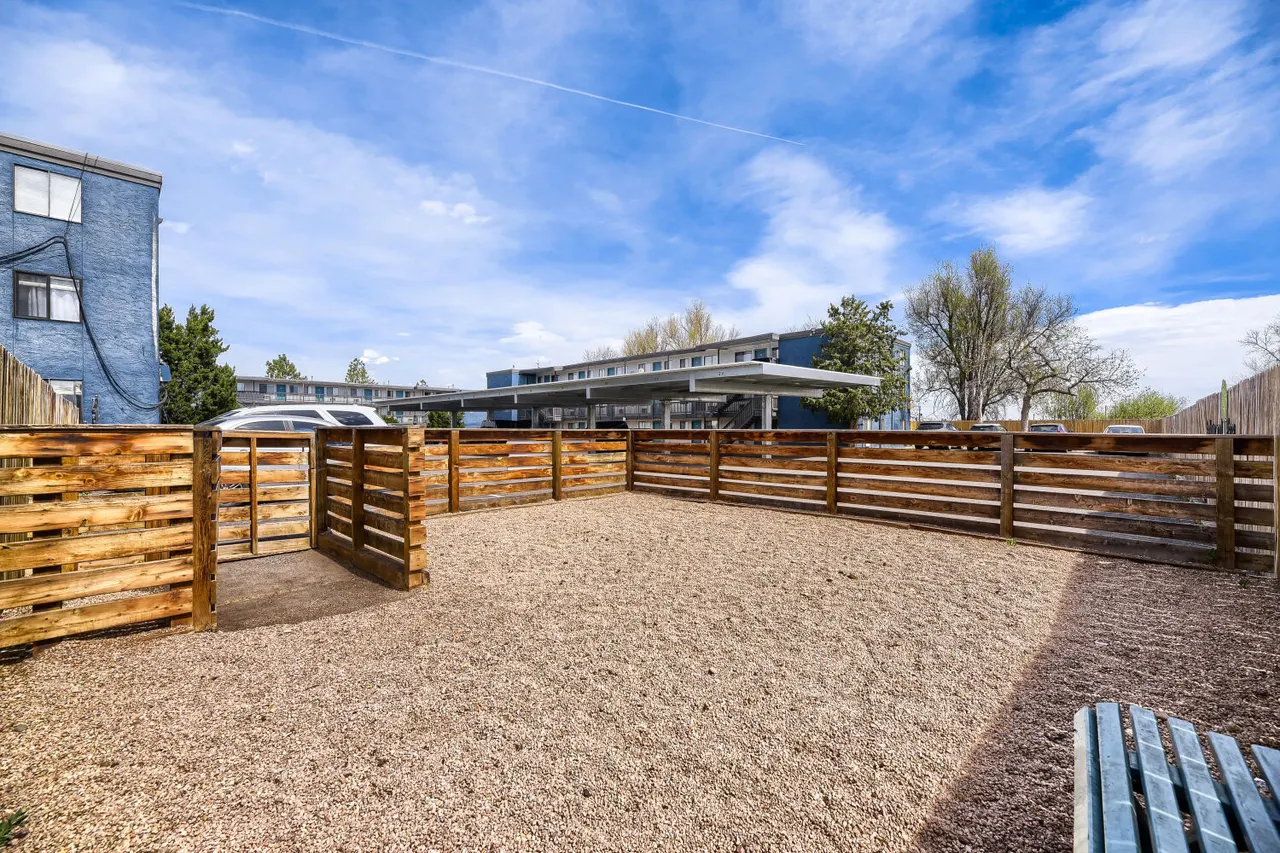 Parkwood Plaza Apartments