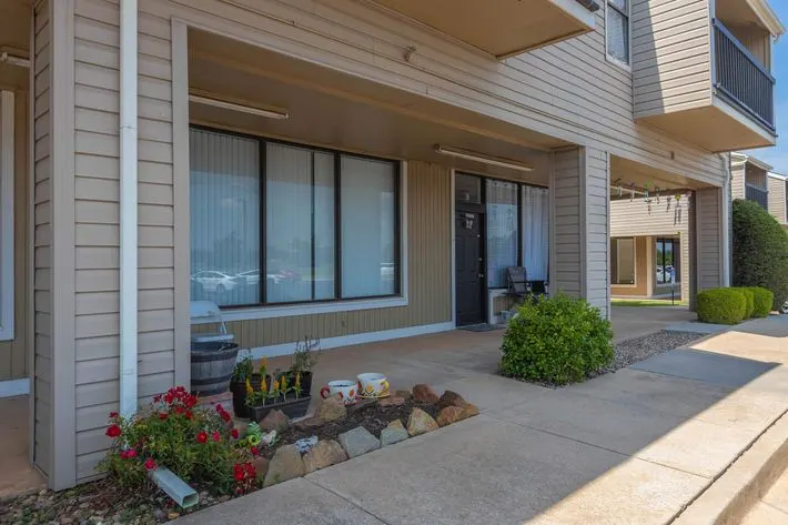 Lightning Creek Apartments