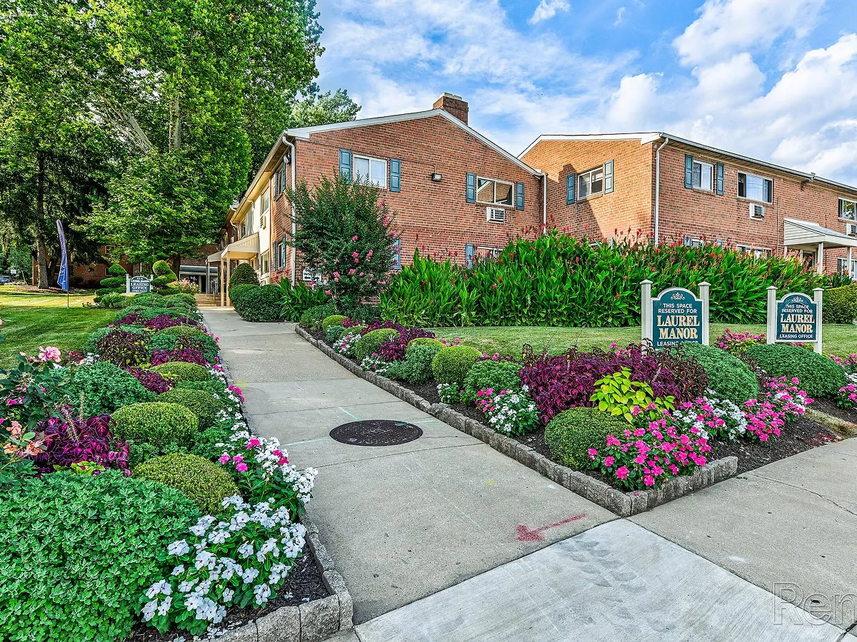 Laurel Manor Apartments