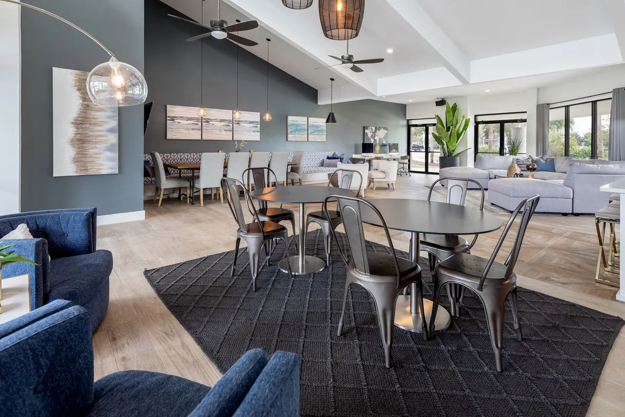 Emerald Bay Club Apartments