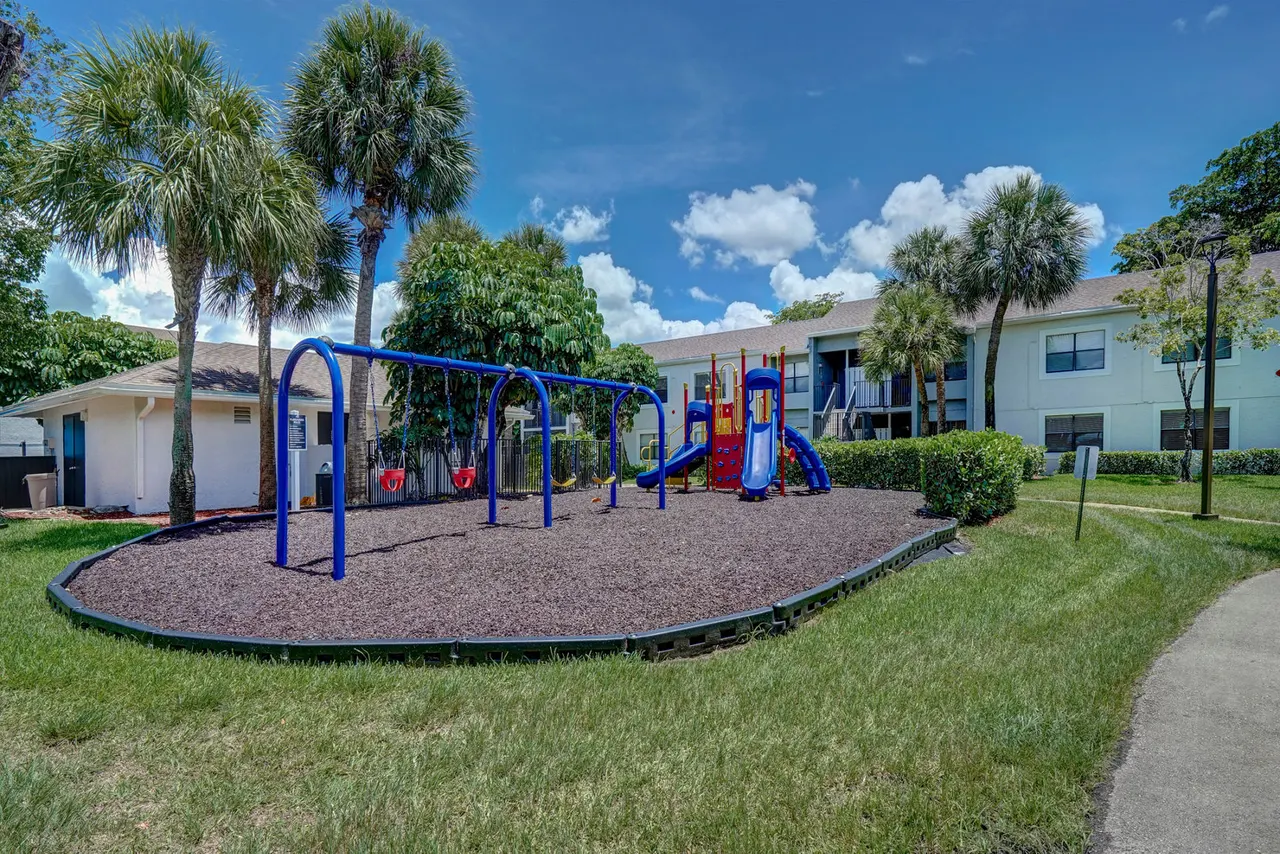Plantation Colony Apartments