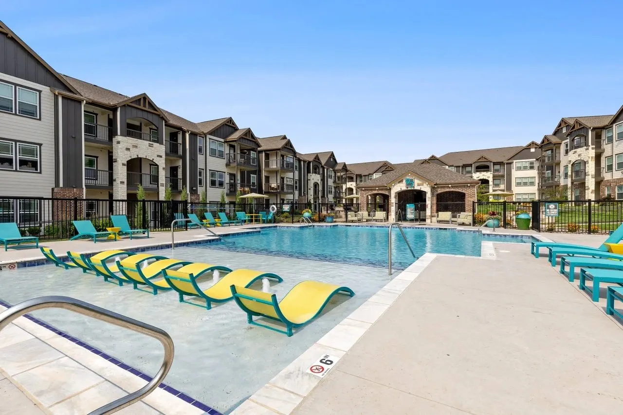 97@ North Oak Apartments