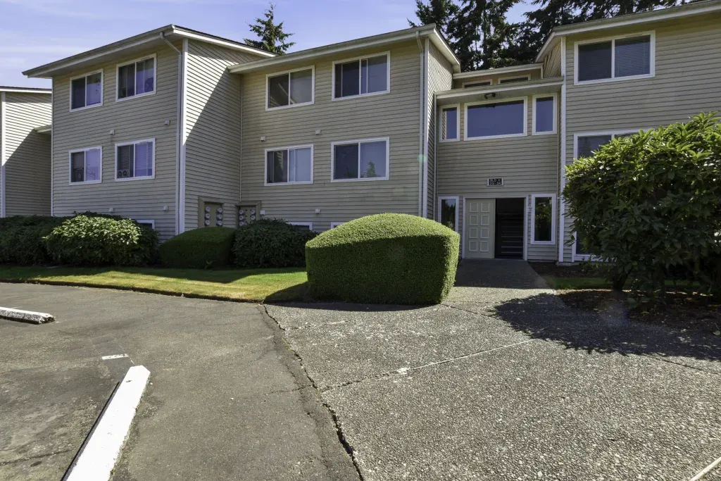 Steel Lake Plaza Apartments