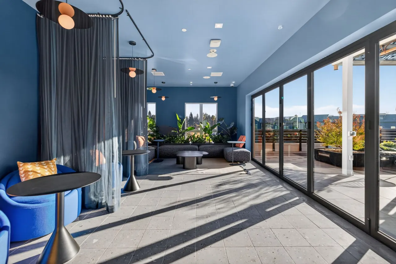 Sevens Luxury Apartment