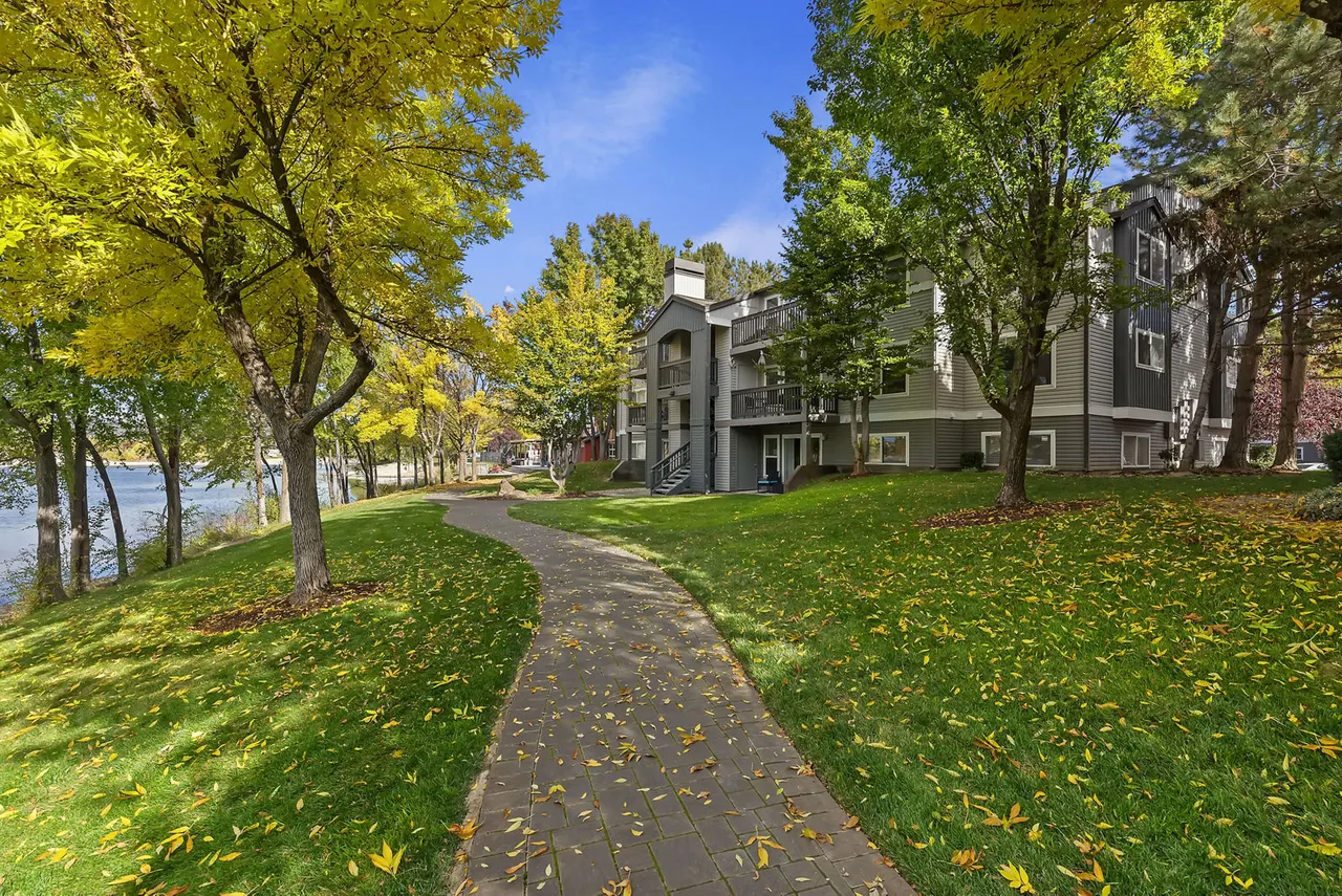 Whitewater Park Apartments